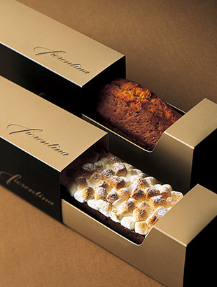 Formal and chic cake packaging